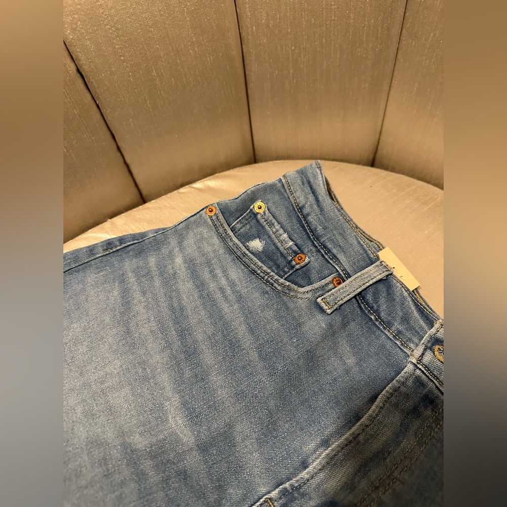 NWT Levi’s Hyper Soft High Rise Shorts – Size 8/WM 29 - Picture 4 of 7